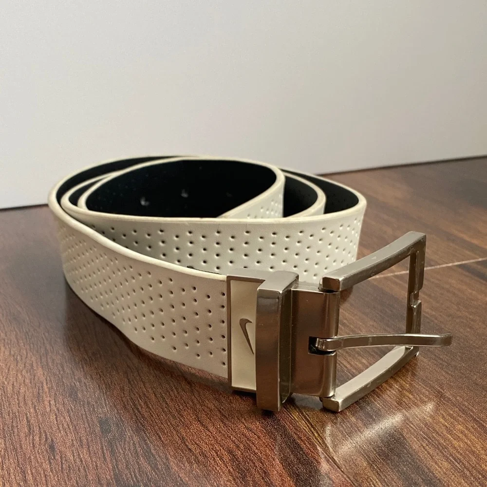 4/$20 Nike Golf Perforated Reversible Leather Belt Black and White E.86
